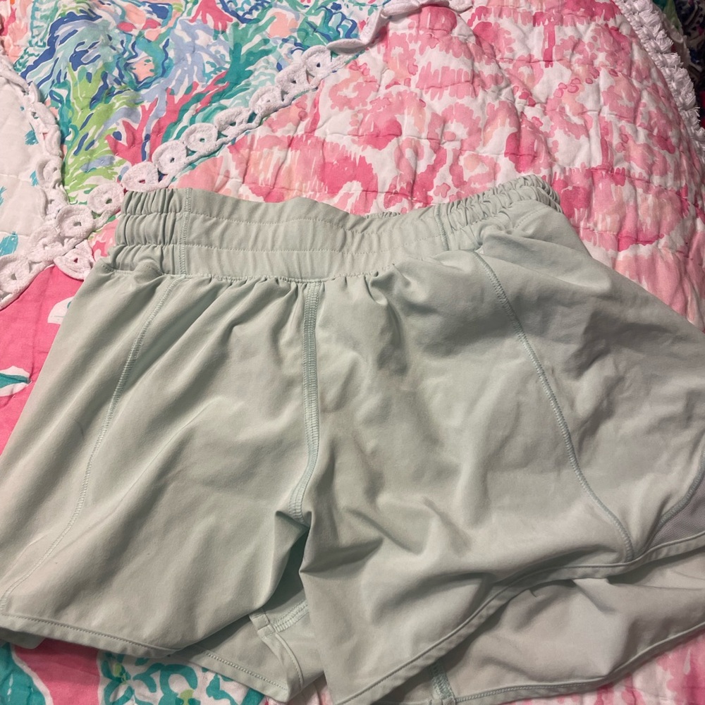 delicate mint lululemon hotty hots 4”
